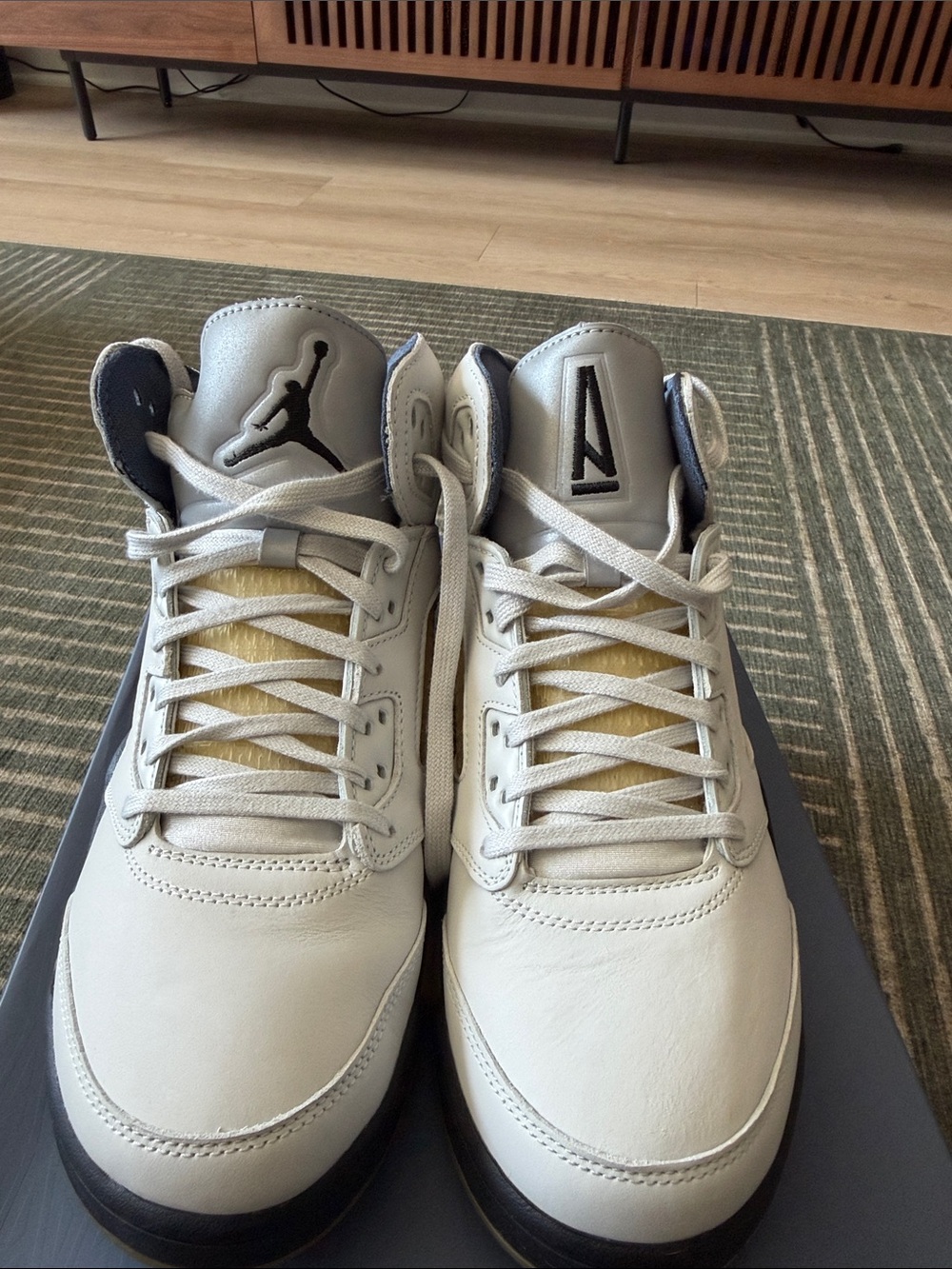 Jordan 5 retro A Maniere Dawn (never worn) - Picture 2 of 7
